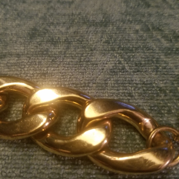 🎉Guess Chunky Gold Link Bracelet - Picture 4 of 6